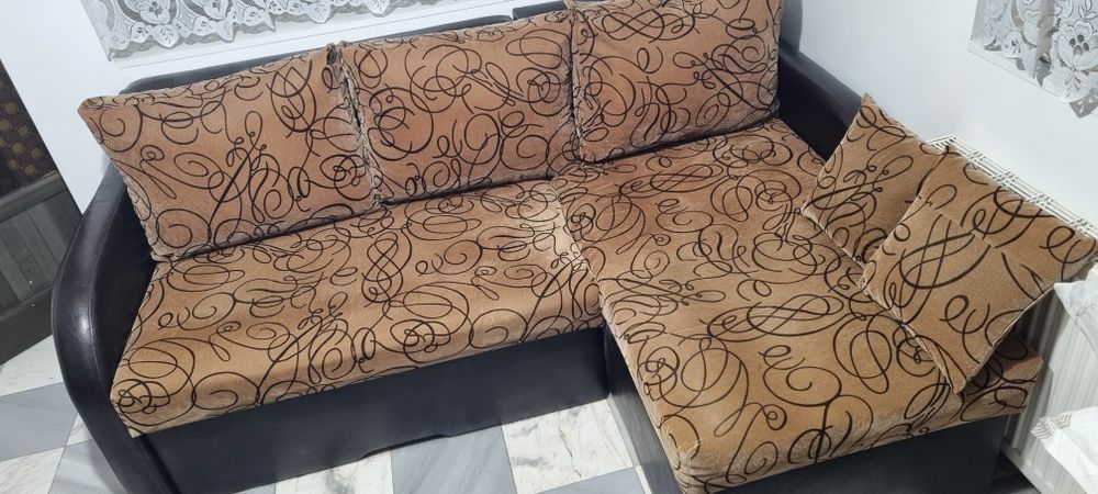 Разтегателен ъглов диван