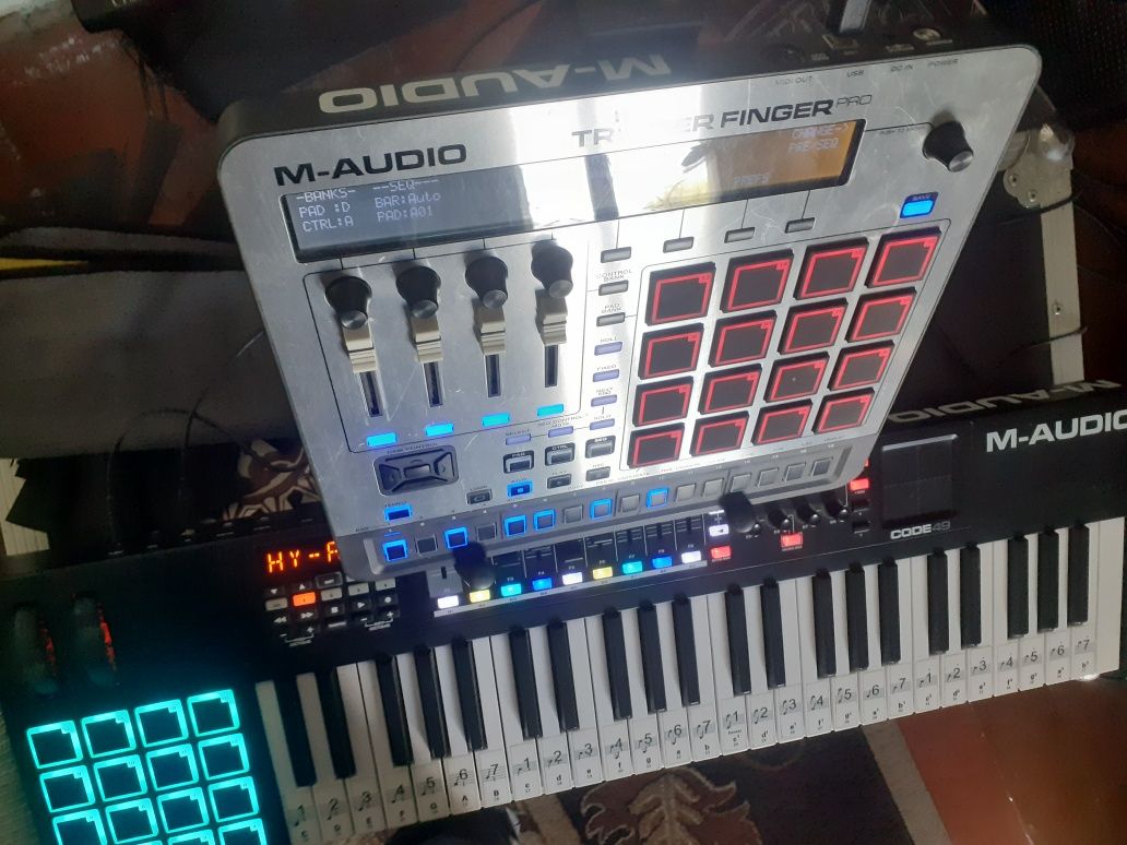 M-audio code 49, & trigger-finger PRO.(миди клавиатура и драм машина)