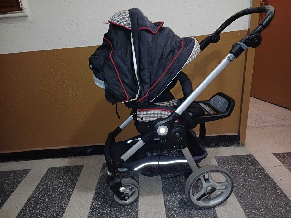 Комбинирана количка Teutonia. Много удобна.  Подарък Зимен чувал и гър