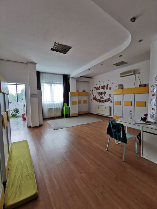 Închiriez clădire cu 3 niveluri (D+P+E), Zona Belvedere, curte și parc