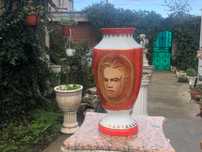 Уникална порцеланова ваза от 1967 г.Никола Й.Вапцаров!!!