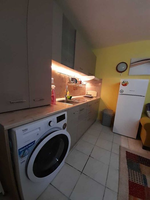 Дава се под наем Тристаен апартамент в Бургас, Център - 72 кв.м за 357 € - Снимка #4