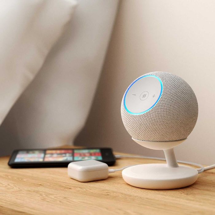 Нова Стойка Mission за Echo Dot Max с USB C портове