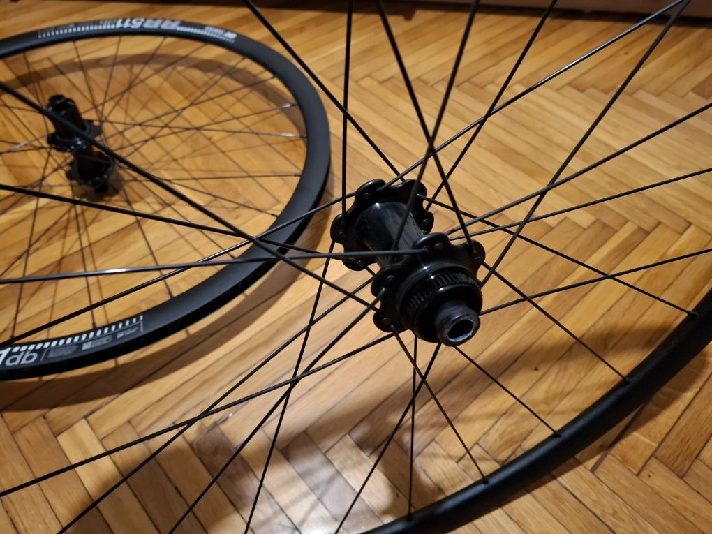 Roti DT Swiss RR511db cu butuci Enve ratchet sosea/ ciclocross