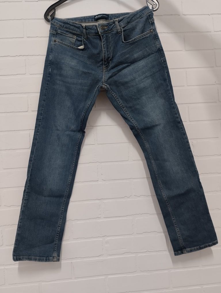 Продаю мужские джинсы