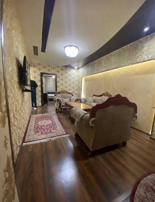 Квартира на Ц5-на небе 4/1/4 общ пл 85м  с обстановкой