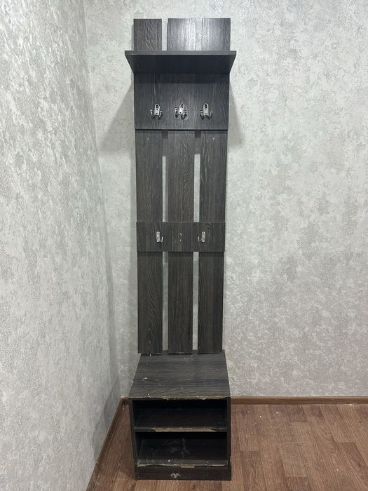 Прихожая вешалка