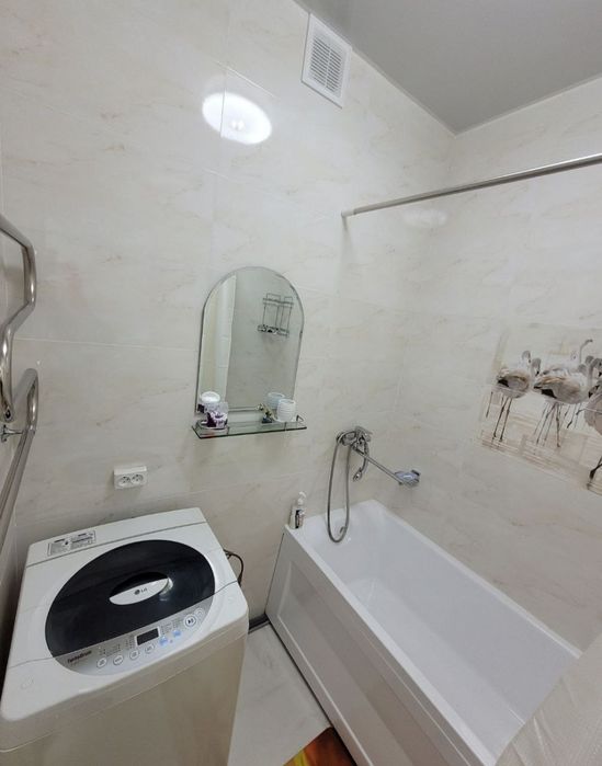 Mirobod Oybek metrosi yaqinida 1 xonali sherglikka kvartira bor