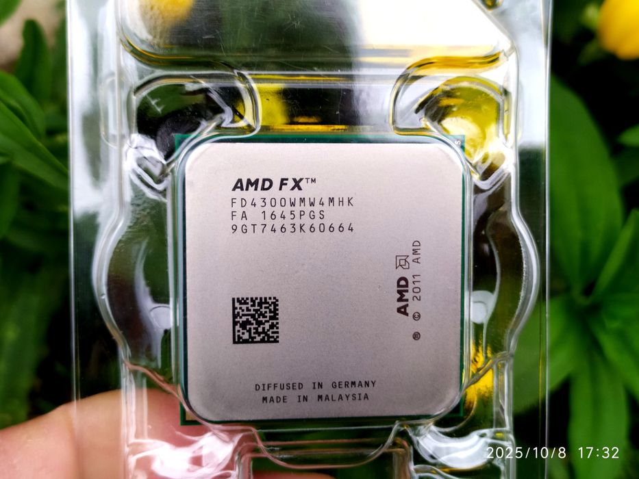 Продавам 4-ядрен процесор AMD FX-4300, 3.8/4.0GHz, 95W, Socket AM3+