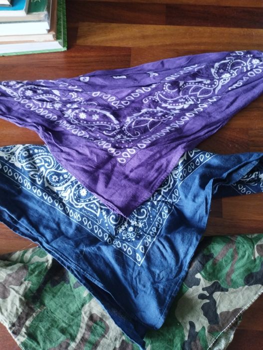 Разноцветни бандажни, като са от много приятна материя и не дразнят.