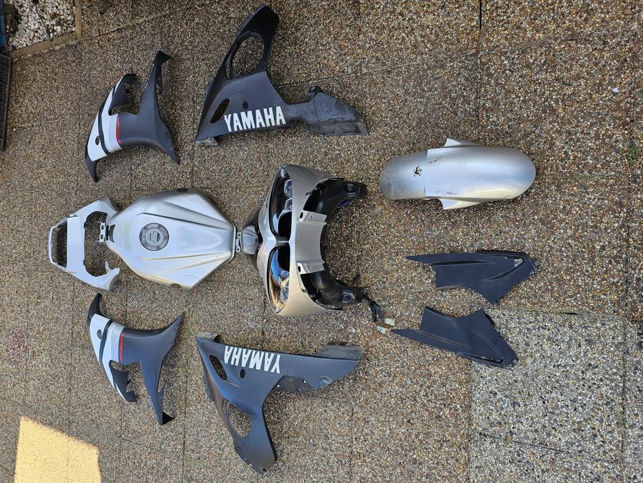 Vând set carene Yamaha R6