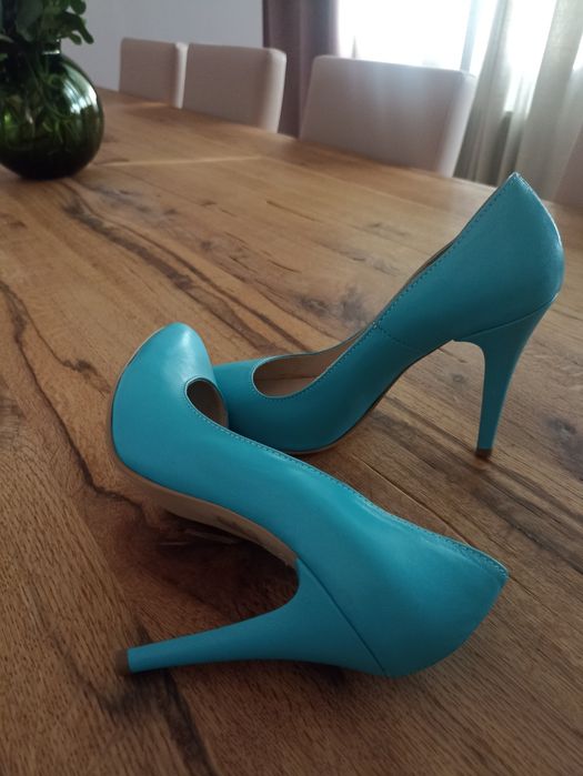 Vând pantofi stiletto NOI, nepurtati , piele turcoaz, marca Ancolette