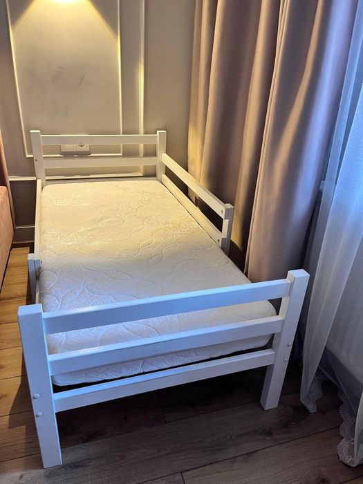 Детская кровать с матрасом
