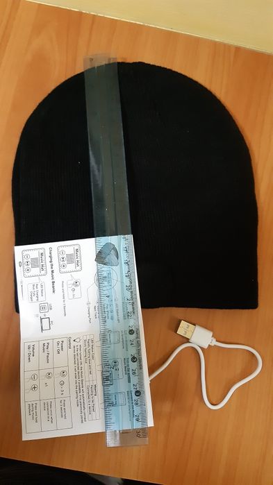 Fes (caciula) cu bluetooth NOU