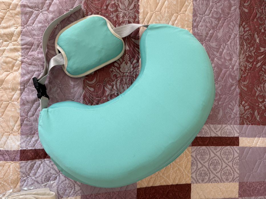 ВъзглавницаТа за кърмене Матеа, цвят мента