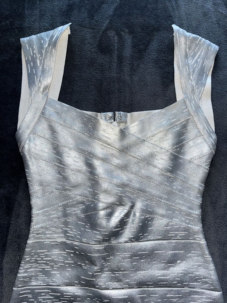 Rochie pentru petreceri si evenimente argintie