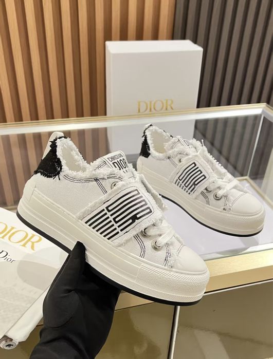 Tenesi Dior Noi . Calitate premium