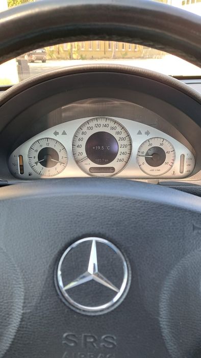 Mercedes E 220 W 211