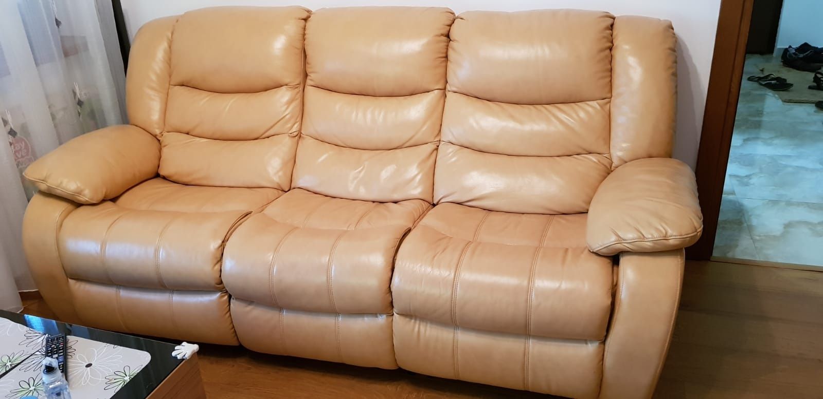 Canapea si fotolii de piele cu recliner