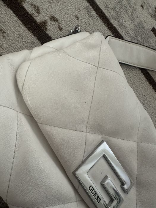 Малка чантичка Guess