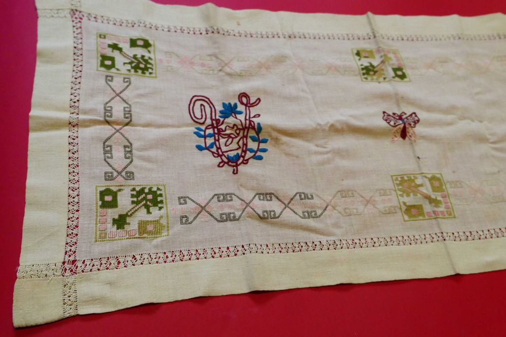 Fata de masa veche model tip ie Taranesca lucrata manual