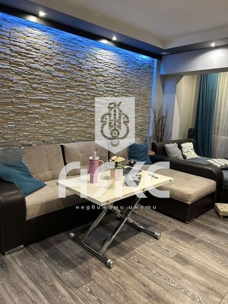 Двустаен обзаведен апартамент в кв. Дружба 1