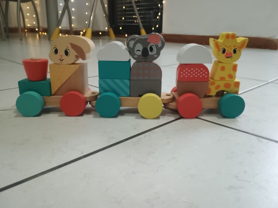 Tren Montessori din lemn