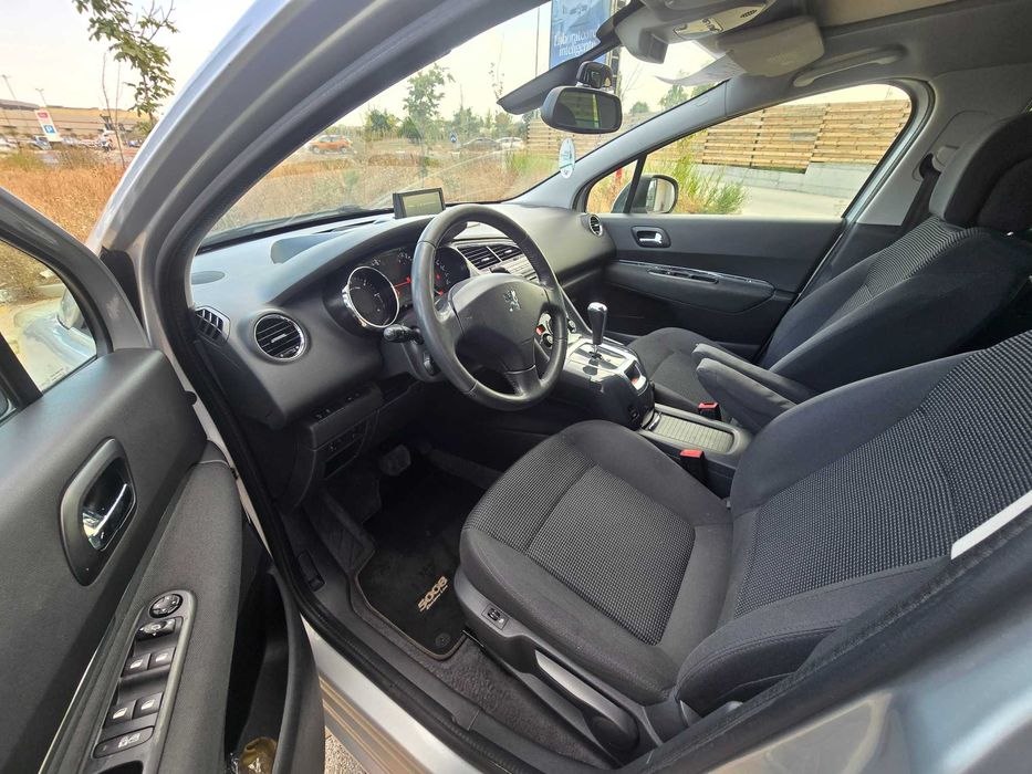 Peugeot 5008 din 2014 7 locuri