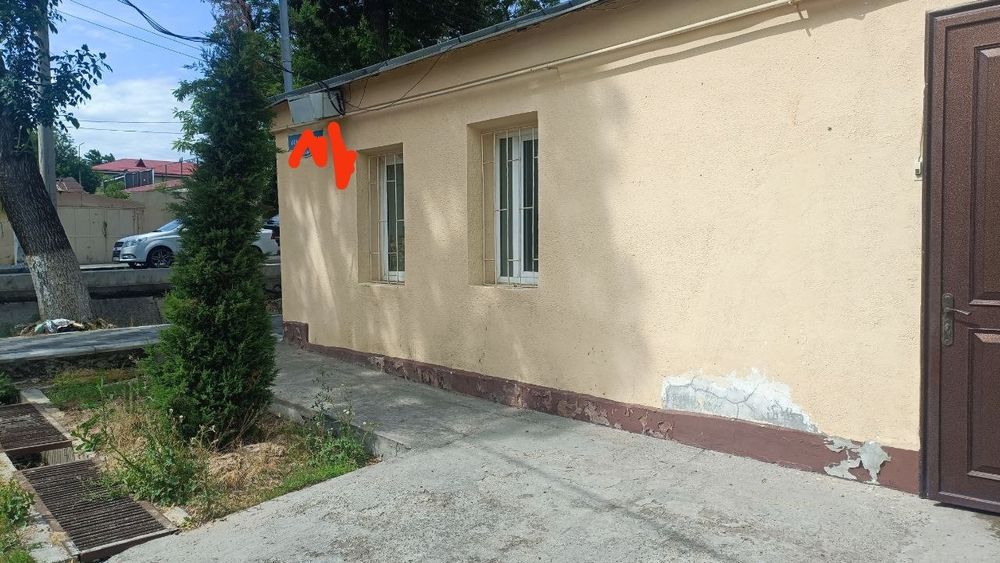 Центр.Дом у дороги под офис