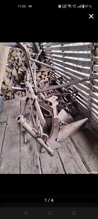 Scaun de trăsură vechi din anul 1902,plug, prășitoare,ralița și grapa