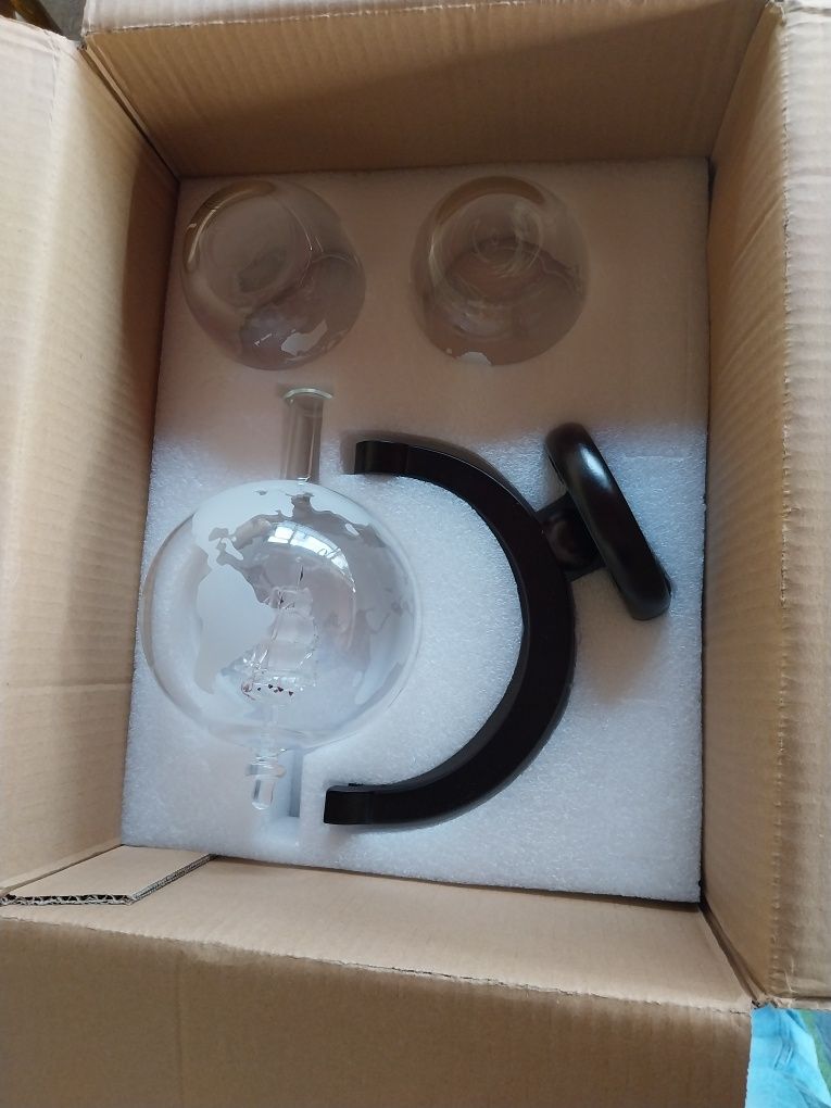 Vând set decantor whisky,coniac,etc