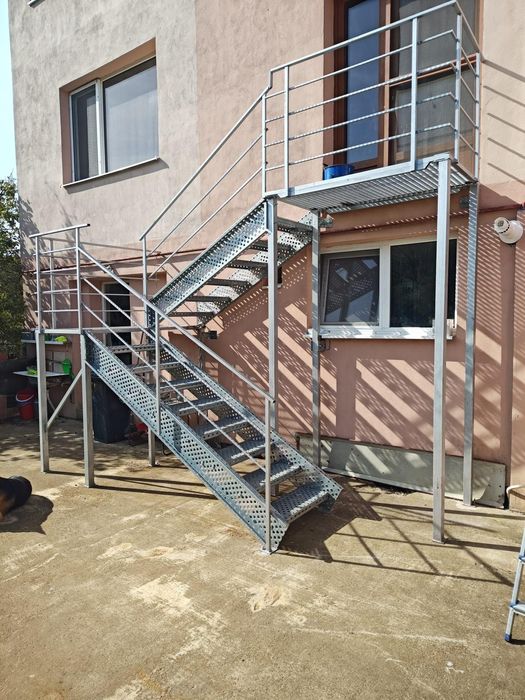 Scări metalice zincate