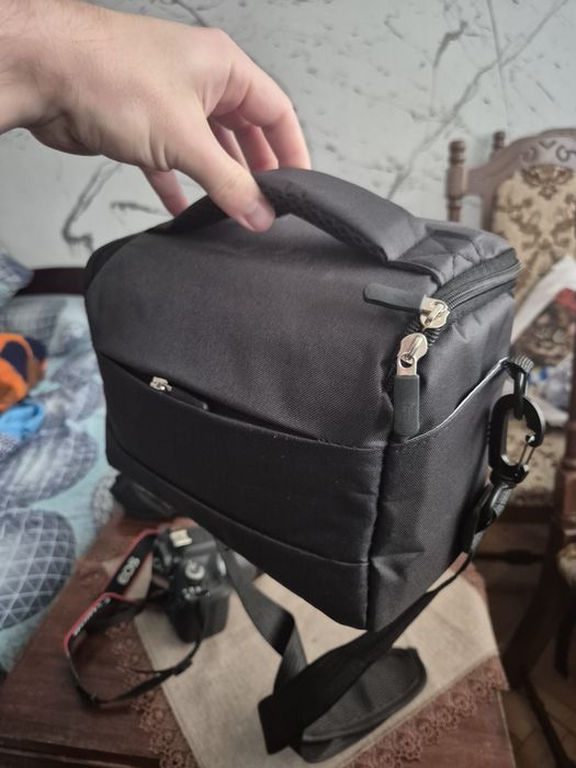 Комплект Фото Камера Canon 2000D + чанта + стойка