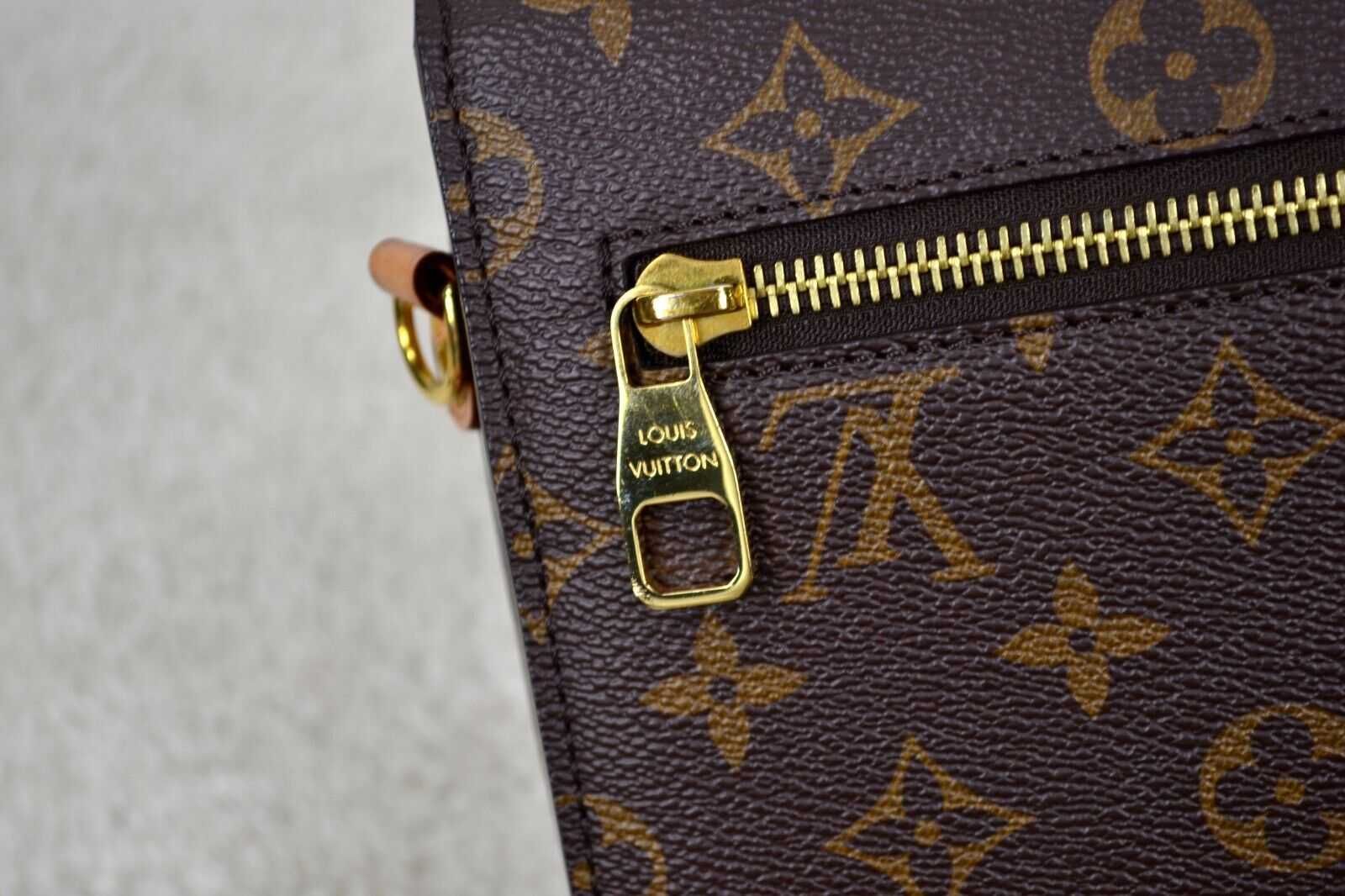 Cумка Louis Vuitton Pochette Metis