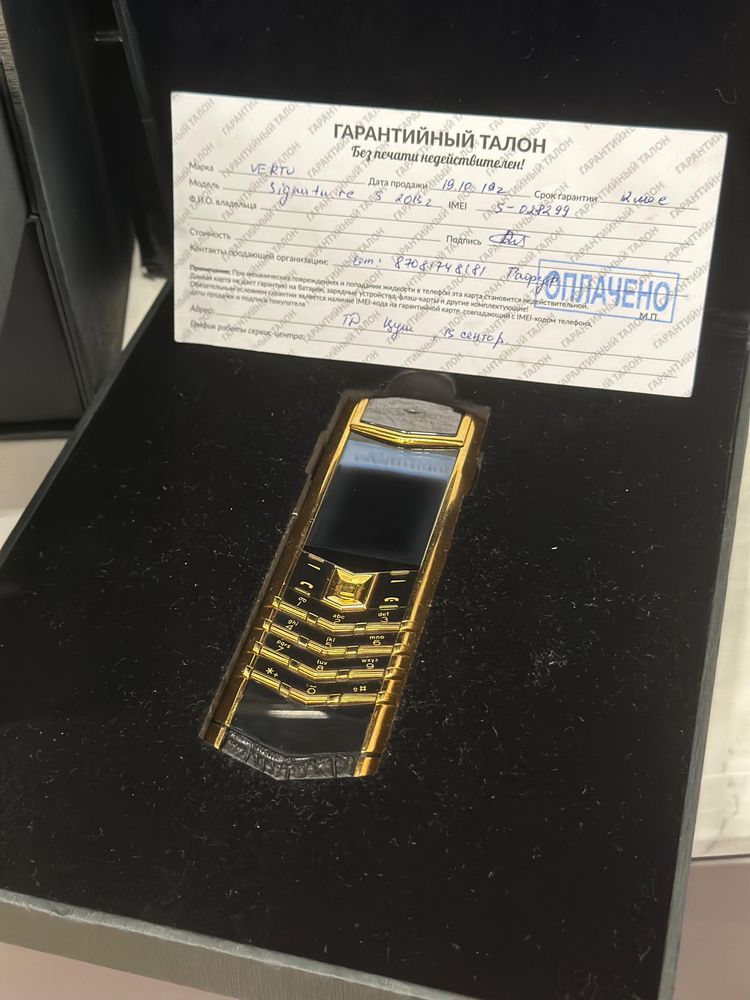 Vertu Signature Design Gold