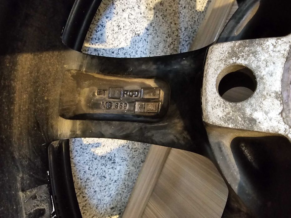 Джанти 18 цола 5 х120 със зимни гуми за BMW