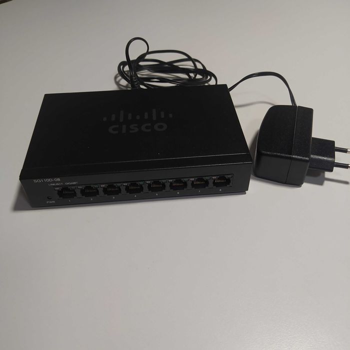 Cisco SG110D-08 неуправляем свитч 1 GBs