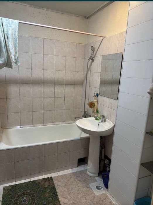 Novza metro 3 xona kvartira sotiladi