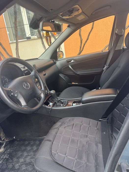 Mercedes C200.