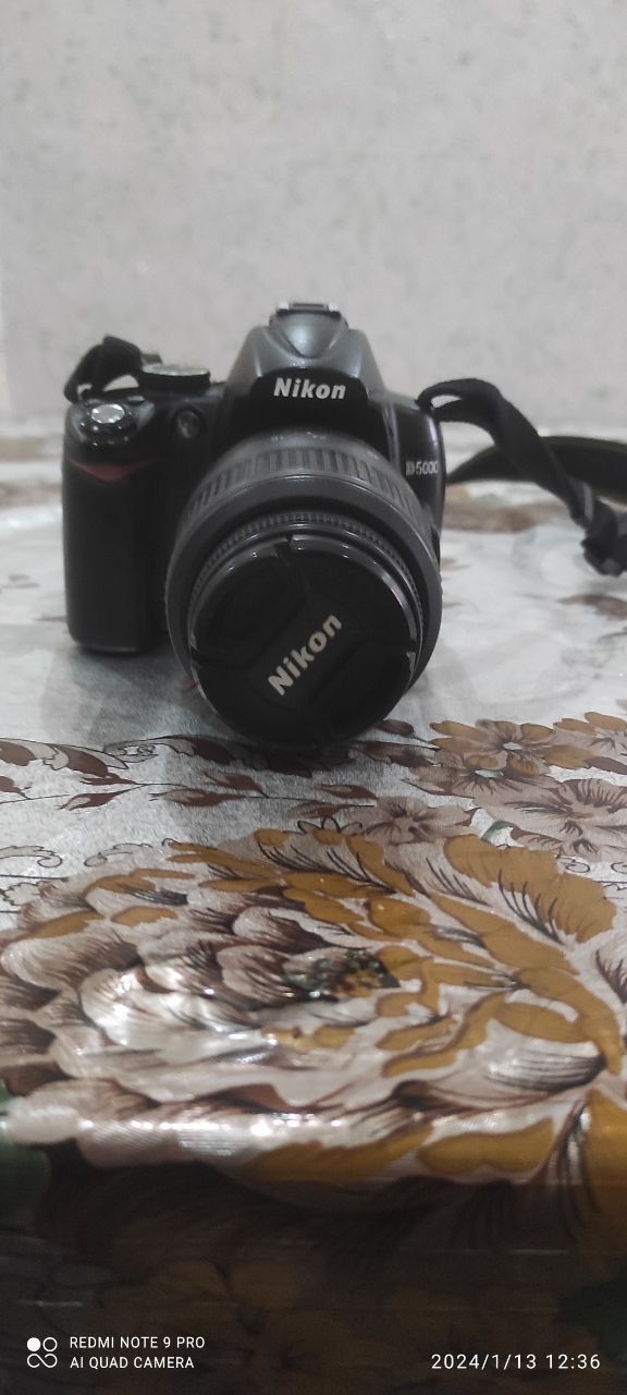 Nikon     D 5000