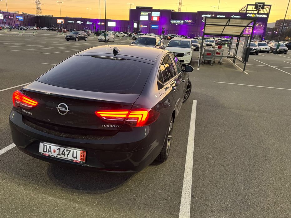 Opel Insignia Grand Sport 2018 • 1.6 Diesel • Economă