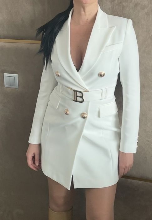 Елегантна рокля тип сако за празнични поводи и ежедневие