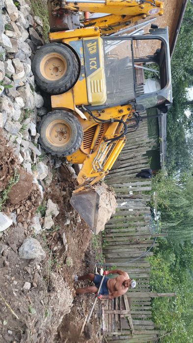 Buldoexcavator jcb 1cx de închiriat-bobcat-excavator