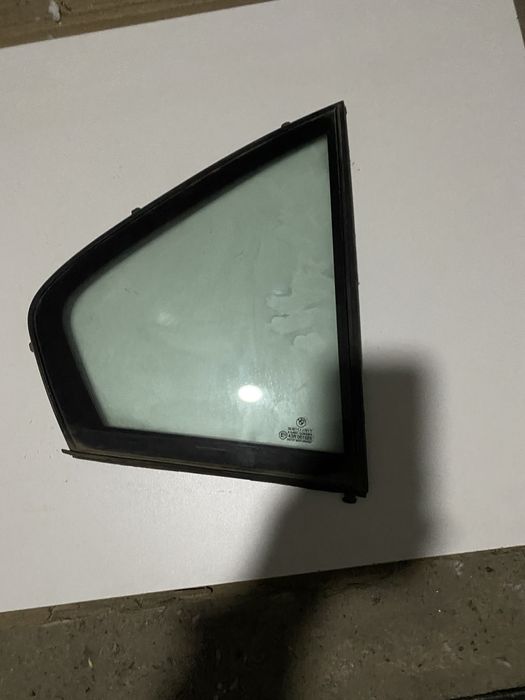 Форточка на BMW Е30 седан зад.правая б/у