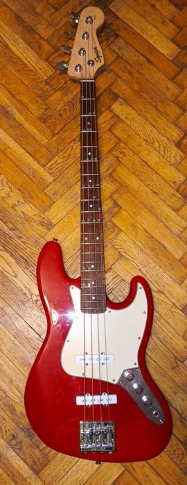 Chitara Bass Squier Fender Jazz Rosu Red Cream