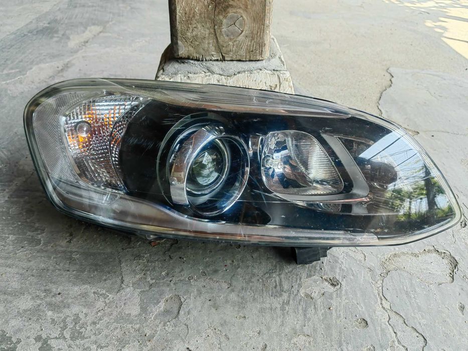 Фар Volvo XC60 XENON десен / Фар Волво ХЦ60 Оригинален