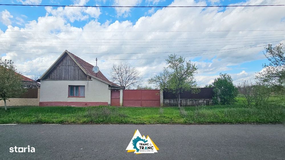 Casă cu 2 camere în stil tradițional, în Iratoșu