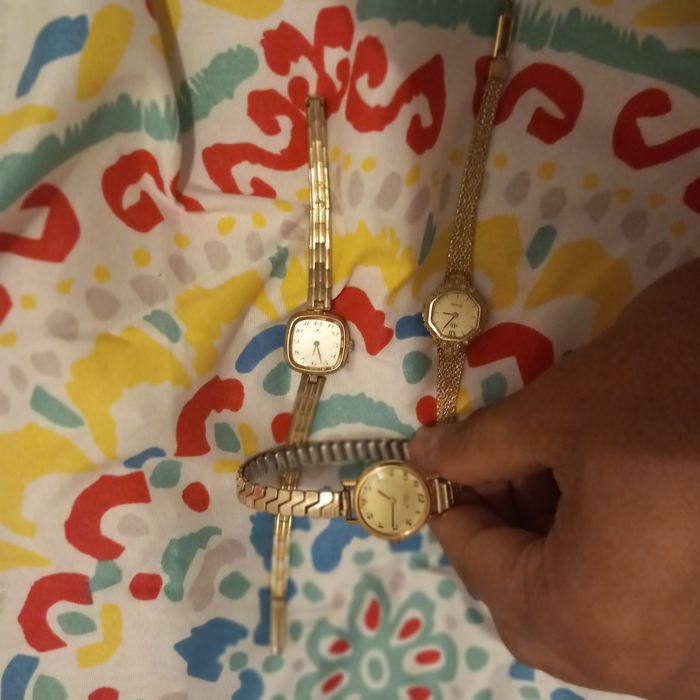 Vând ceasuri mecanice