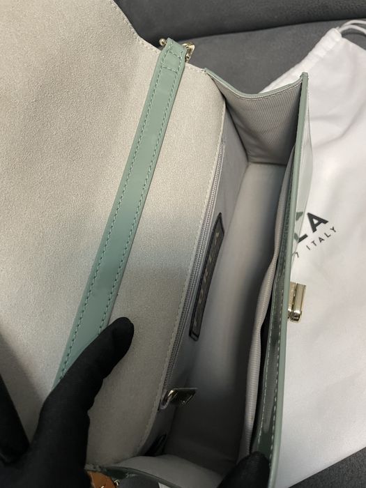 Чанта Furla Zoe S петрол лачена