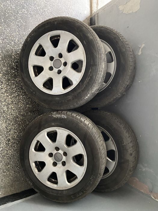 Продавам летни гуми с джантите им оригинални на ауди